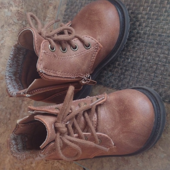 BABY BOYS COLLECTION OF SHOES...SIZES 4-8.  EXCELLENT CONDITION. AIR JORDAN, ETC - Picture 8 of 9